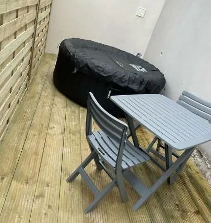 Joli studio avec jacuzzi et terrasse privée Junas Exterior foto
