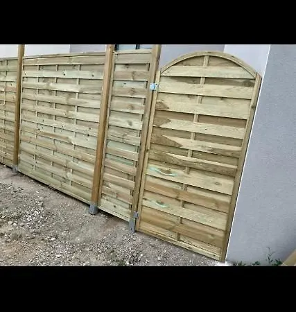 Joli studio avec jacuzzi et terrasse privée Junas Exterior foto