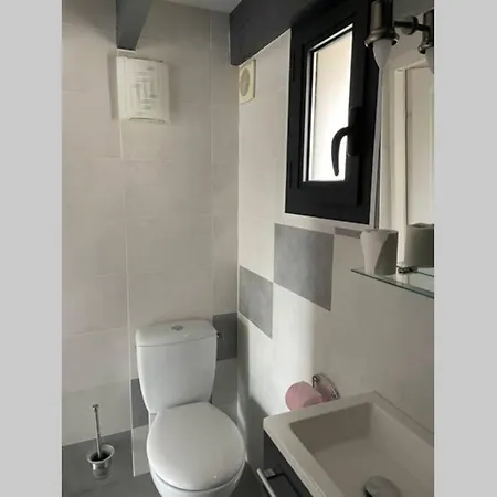 Joli studio avec jacuzzi et terrasse privée Junas Exterior foto