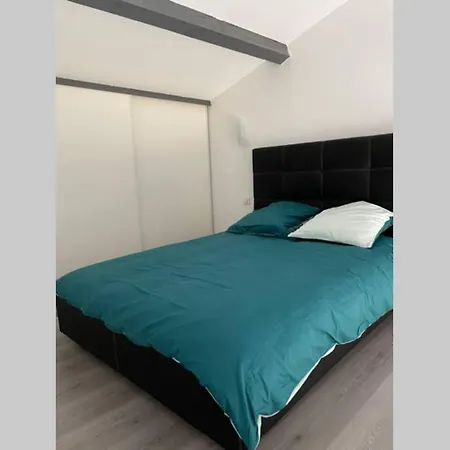 Joli studio avec jacuzzi et terrasse privée Junas Exterior foto