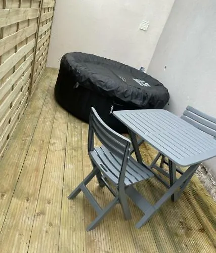 Joli studio avec jacuzzi et terrasse privée