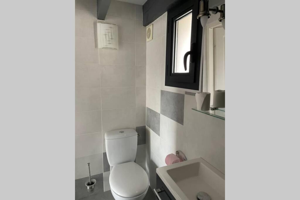 Joli Avec Jacuzzi Et Terrasse Privée * Junas