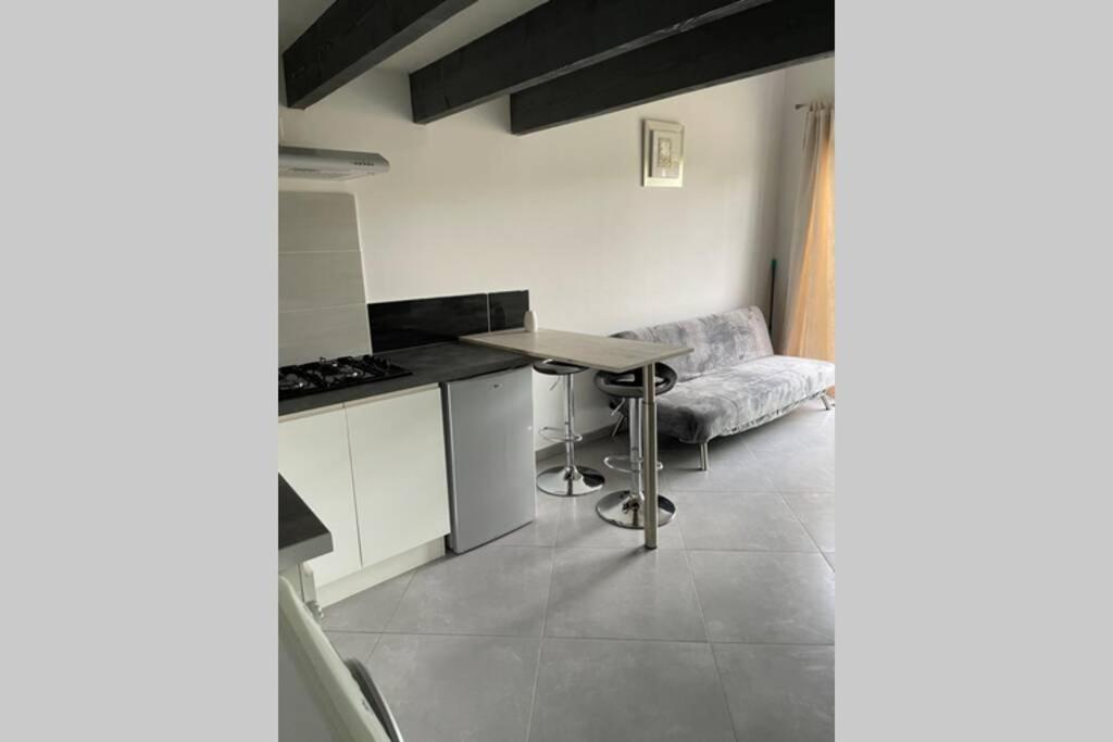 Joli Avec Jacuzzi Et Terrasse Privée Junas